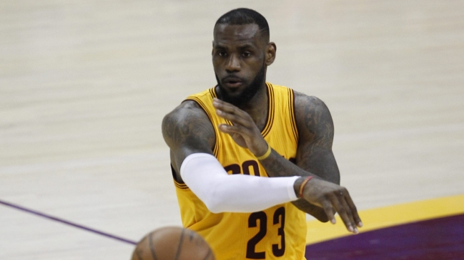 LeBron James: Ganamos, pero tenemos que aprender del último cuarto