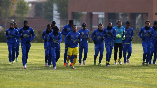 DT de Ecuador se quejó con dureza de las canchas del Monumental