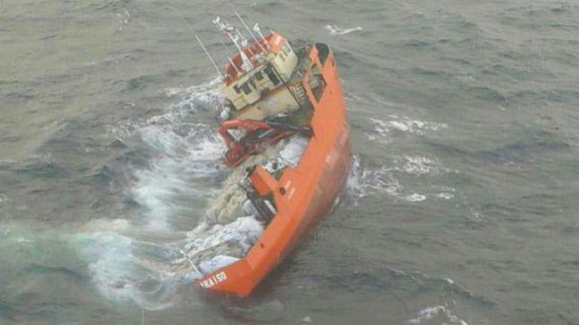 Hundimiento de embarcación pesquera generó alarma en Chiloé