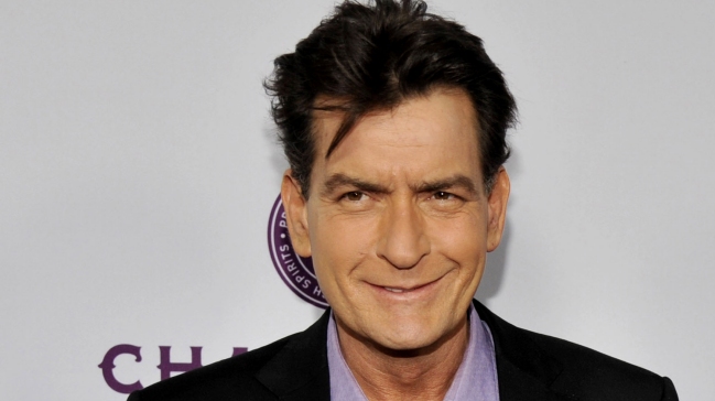 Charlie Sheen fue hospitalizado tras consumir almejas en mal estado