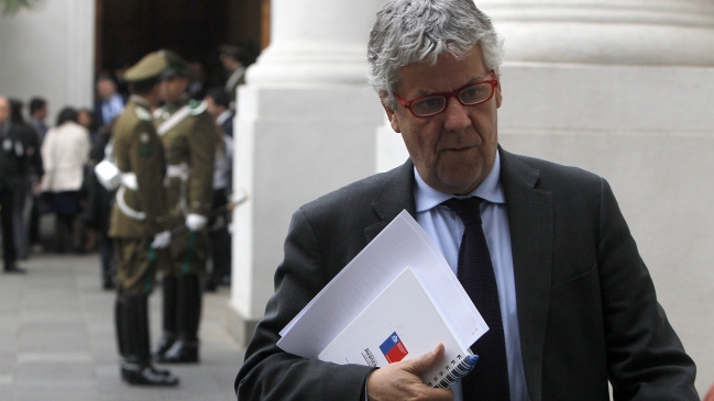 Eyzaguirre lamentó que el Colegio de Profesores propusiera seguir con el paro