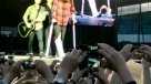 Dave Grohl se quebró la pierna tras caer del escenario y luego volvió a tocar