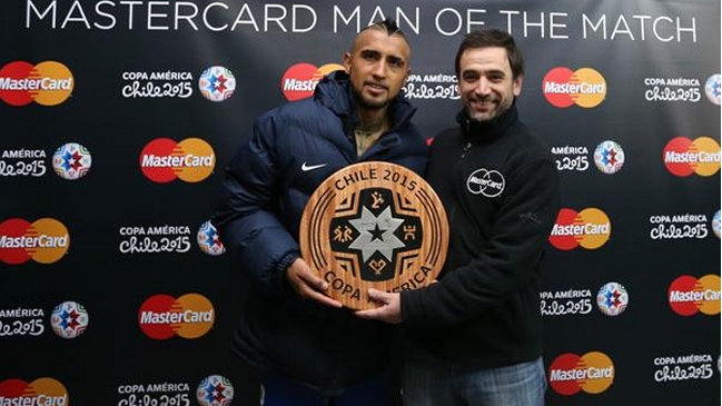 Arturo Vidal fue premiado como el mejor jugador del partido Chile-Ecuador