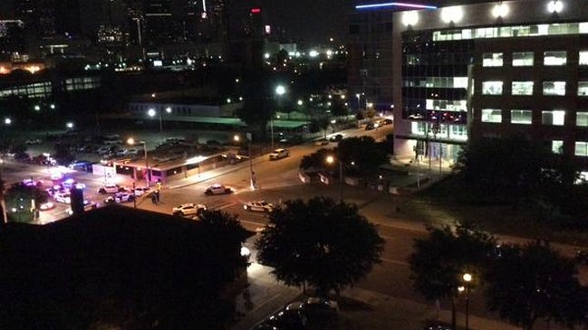 Desconocidos atacaron sede de policía en Dallas en Estados Unidos