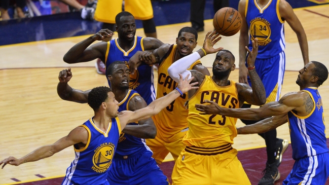 Golde State Warriors y Cleveland Cavaliers van por la ventaja en el quinto partido