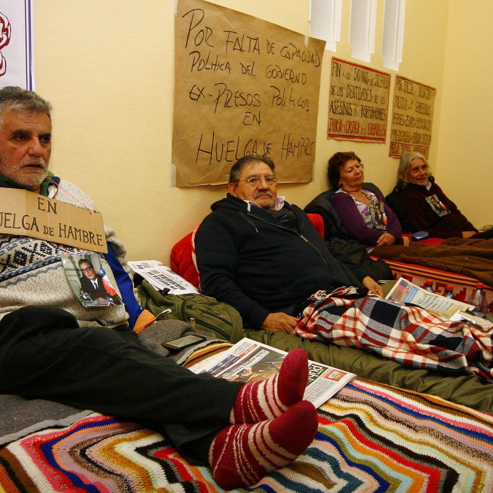 Ex presos políticos repudiaron desalojo desde sede del Partido Socialista