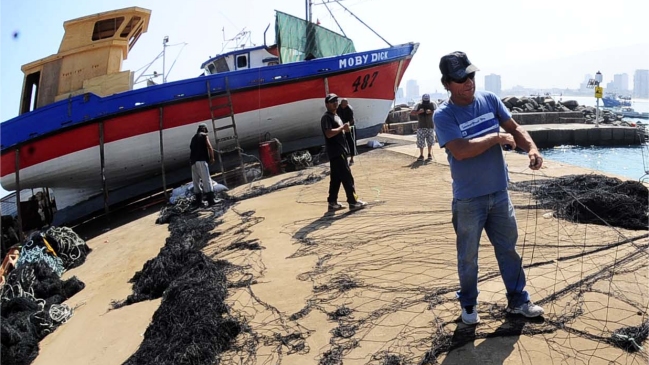Pescadores artesanales reúnen firmas para exigir derogar 