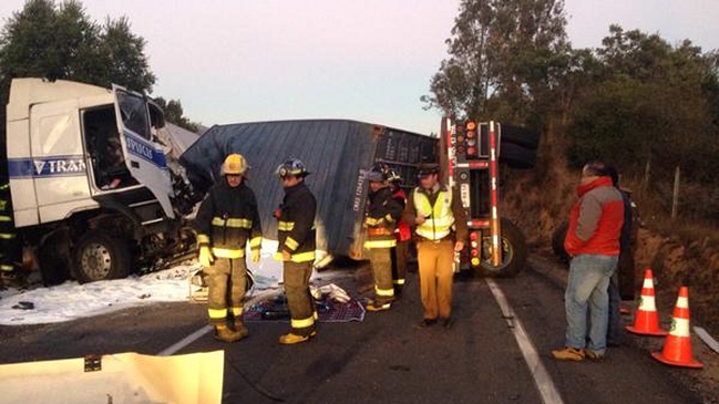 Una víctima fatal dejó choque entre dos camiones en Valparaíso