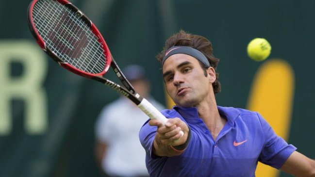 Roger Federer sufrió ante Philipp Kohlschreiber para avanzar en Halle