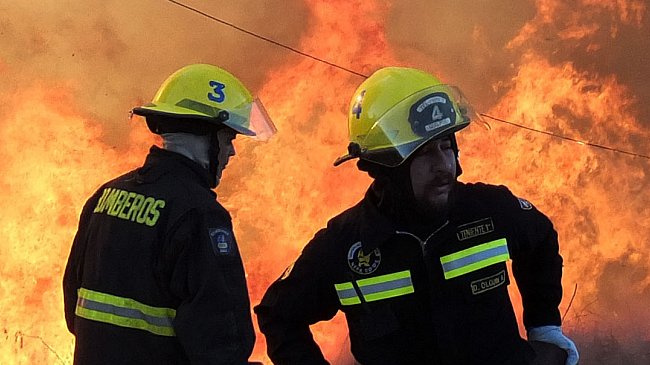 Investigan posible intencionalidad de incendio que destruyó dos casas en Quilpué