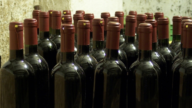 España: Murió hombre al que le sirvieron detergente en vez de vino