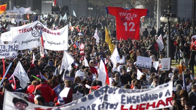Profesores analizarán continuidad del paro tras propuesta de la Comisión de Educación