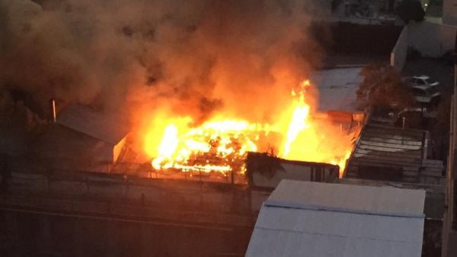 Incendio afecta a construcción en Providencia