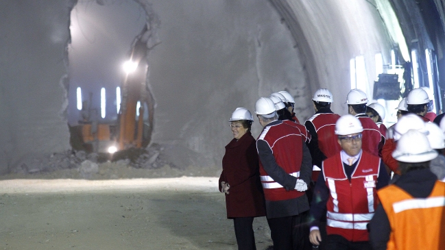 Presidenta Bachelet encabezó encuentro de túneles de Línea 6 del Metro