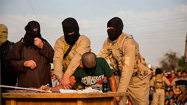 Estado Islámico amputó la mano de un ladrón y publicó las brutales imágenes