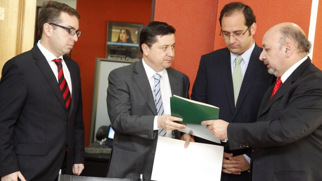 Diputado Castro entregó antecedentes a fiscal sobre incautación de celulares