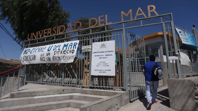 Ex alumnos de la Universidad del Mar presentaron demanda civil contra el Estado