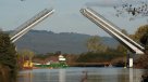 Undurraga: El estado del puente Cau Cau es una vergüenza