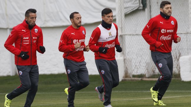 La selección chilena se dividió en bloques para preparar el duelo con Uruguay