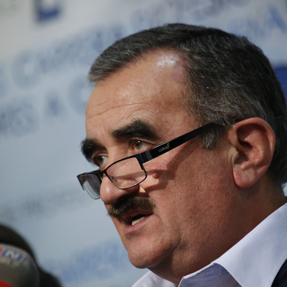 Gajardo se abre a deponer paro previo documento firmado por Gobierno