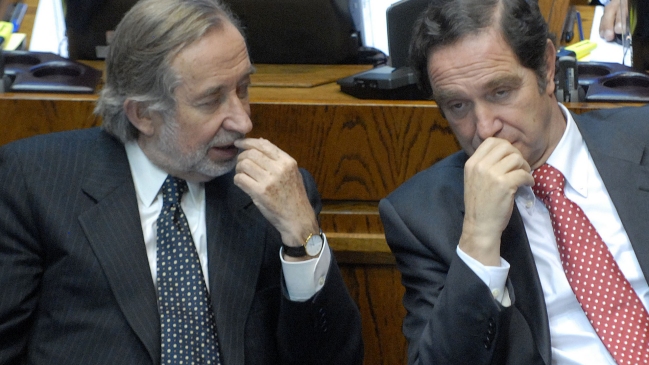 Jovino Novoa quedará internado en la Clínica Las Condes tras baja de presión