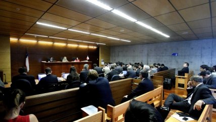 Tribunal absolvió a los 10 imputados por el caso colusión de Farmacias