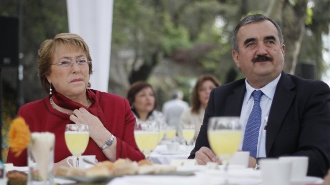 Profesores solicitarán intervención de Bachelet en conflicto con Mineduc