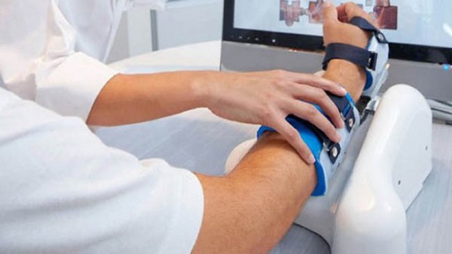 Crean un dispositivo que ayudará a caminar a pacientes con ictus