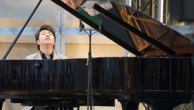 Lang: Mis compañeros de escuela me hicieron mejor pianista