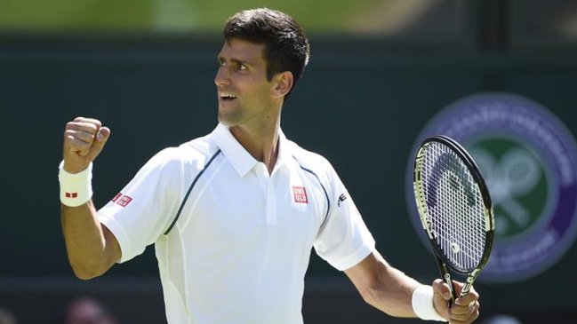 Novak Djokovic no tuvo problemas para avanzar a la segunda ronda de Wimbledon