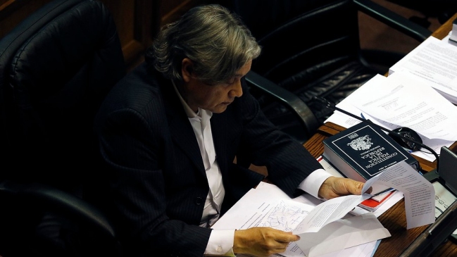 Nueva Mayoría definirá este martes censura a senador Navarro