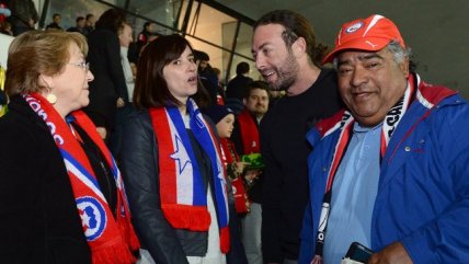   Nicolás Massú saludó a Michelle Bachelet en el Estadio Nacional 