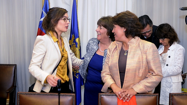 Comisión de Educación retomará mesa tripartita con profesores y ministra Delpiano