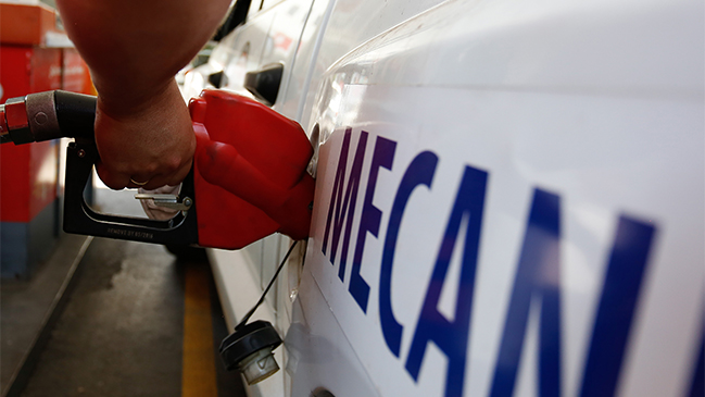 Nueva alza: Bencina sube cinco pesos este jueves