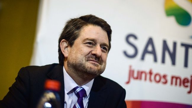 Intendente apoya restricción permanente a vehículos catalíticos en Santiago