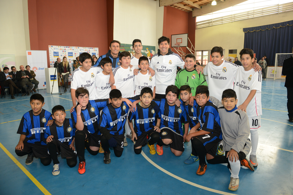 Zamorano y Zanetti dieron puntapié inicial a la edición 14 de la Copa Chilectra