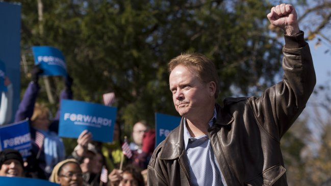 Ex senador demócrata Jim Webb anunció candidatura a presidencia de EE.UU.