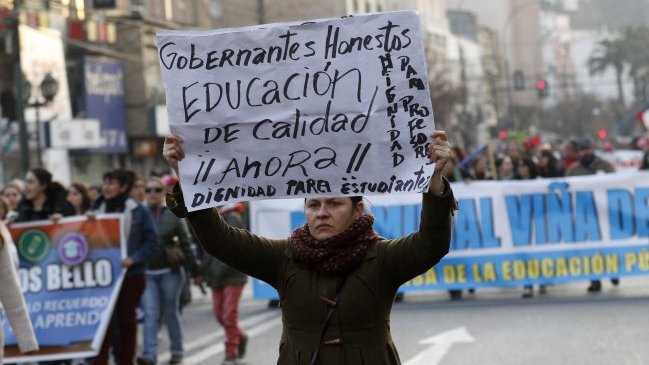 Gobierno llamó al Colegio de Profesores a deponer el paro