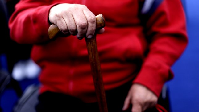 Chofer agredió a un adulto mayor por demorarse al bajar de la micro