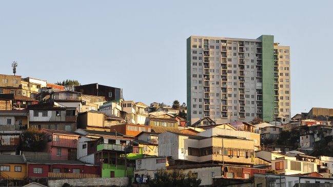 Compran sus casas y les pagan por vivir en ellas