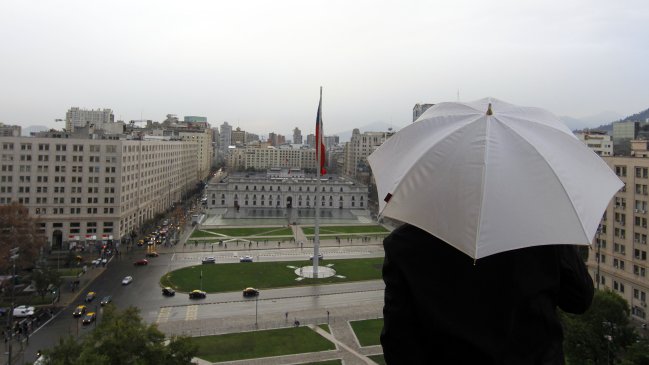 Este domingo se registrarán chubascos débiles en la Región Metropolitana
