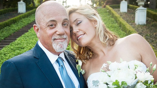 Cantante Billy Joel se casa por sorpresa con novia 33 años menor