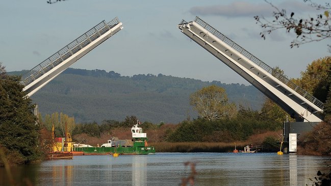 Gerente de Azvi por puente Cau Cau: La responsabilidad fundamental es del MOP