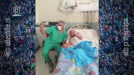 Johnny Herrera visitó a niños del Hospital Calvo Mackenna