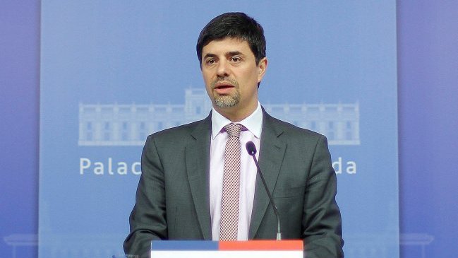 Vocero de Gobierno se disculpó con diputados de la comisión de Constitución