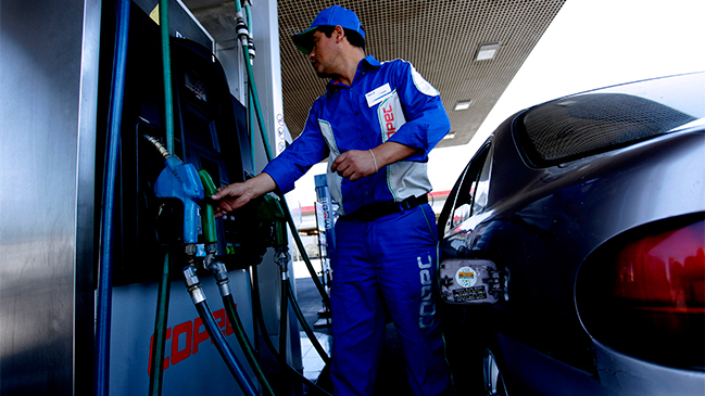 Camioneros de Copec inician movilización por prácticas antisindicales