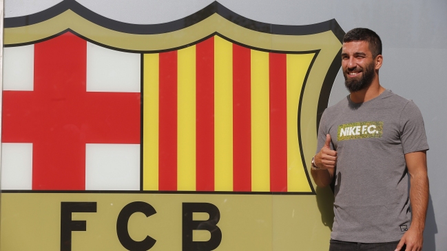 Arda Turan llegó a Barcelona para ser presentado este viernes