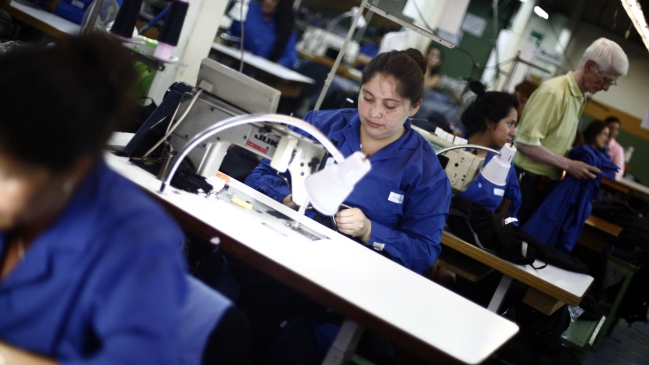 OCDE: Chile es uno de los países con más horas trabajadas y menor productividad