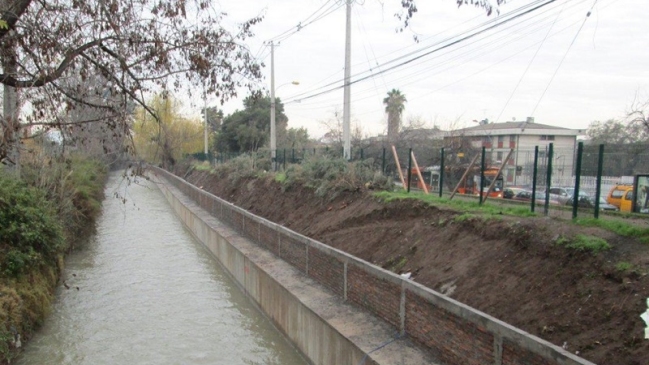 Sujeto se lanzó a las aguas del canal San Carlos