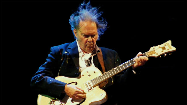 Neil Young eliminará su música de las plataformas de streaming